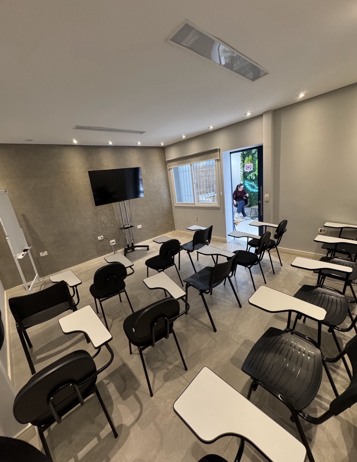 Clínica-escola da FacInPro equipada para aulas práticas com pacientes reais
