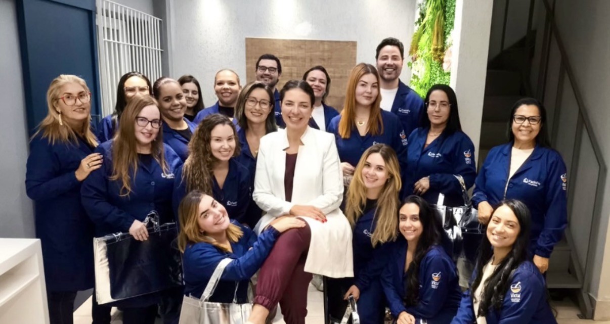 Turma presencial de alunos da Pós-Graduação em Estética Avançada reunida na unidade de Belo Horizonte