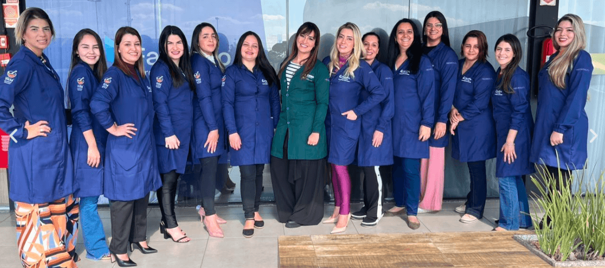 Turma presencial de alunos da Pós-Graduação em Estética Avançada reunida na unidade de Belo Horizonte